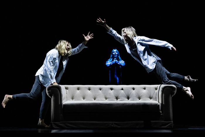 Photos: First Look at Julie Reiber, Benjamin Eakeley & Teralin Jones in JAGGED LITTLE PILL North American Tour — photo 1 of 20