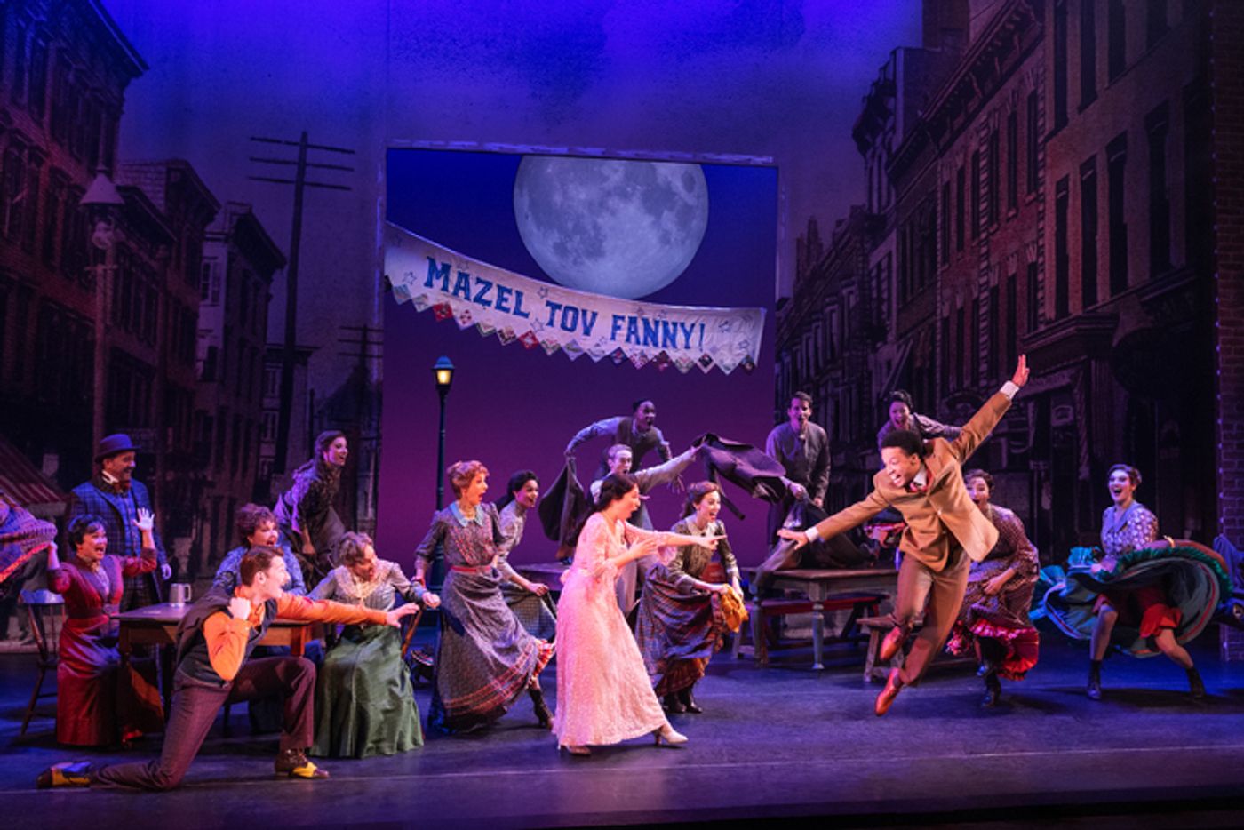 Photos/Video: First Look at the North American Tour of FUNNY GIRL  Image