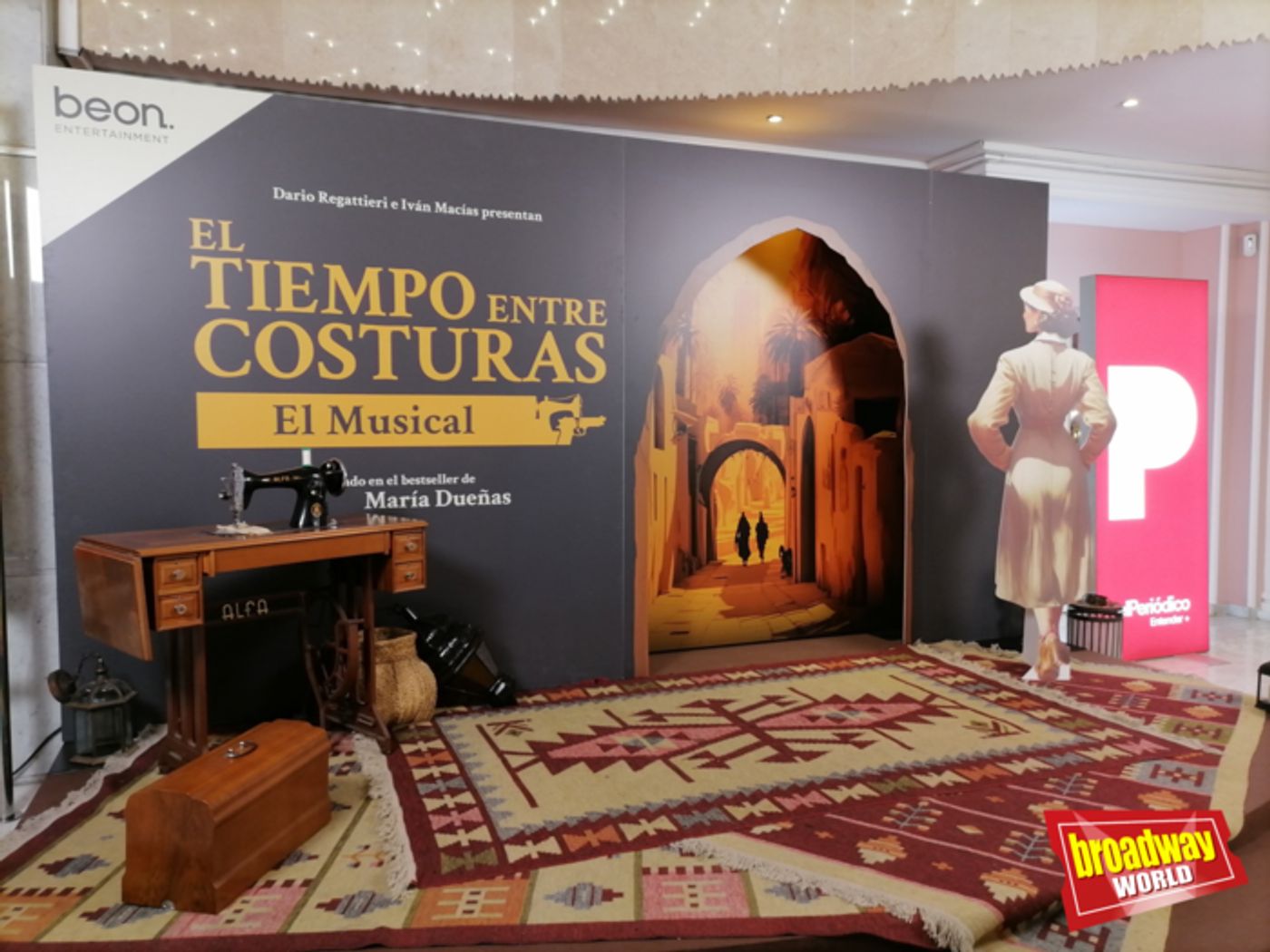 Photos: EL TIEMPO ENTRE COSTURAS se estrena oficialmente en el Apolo de Barcelona  Image