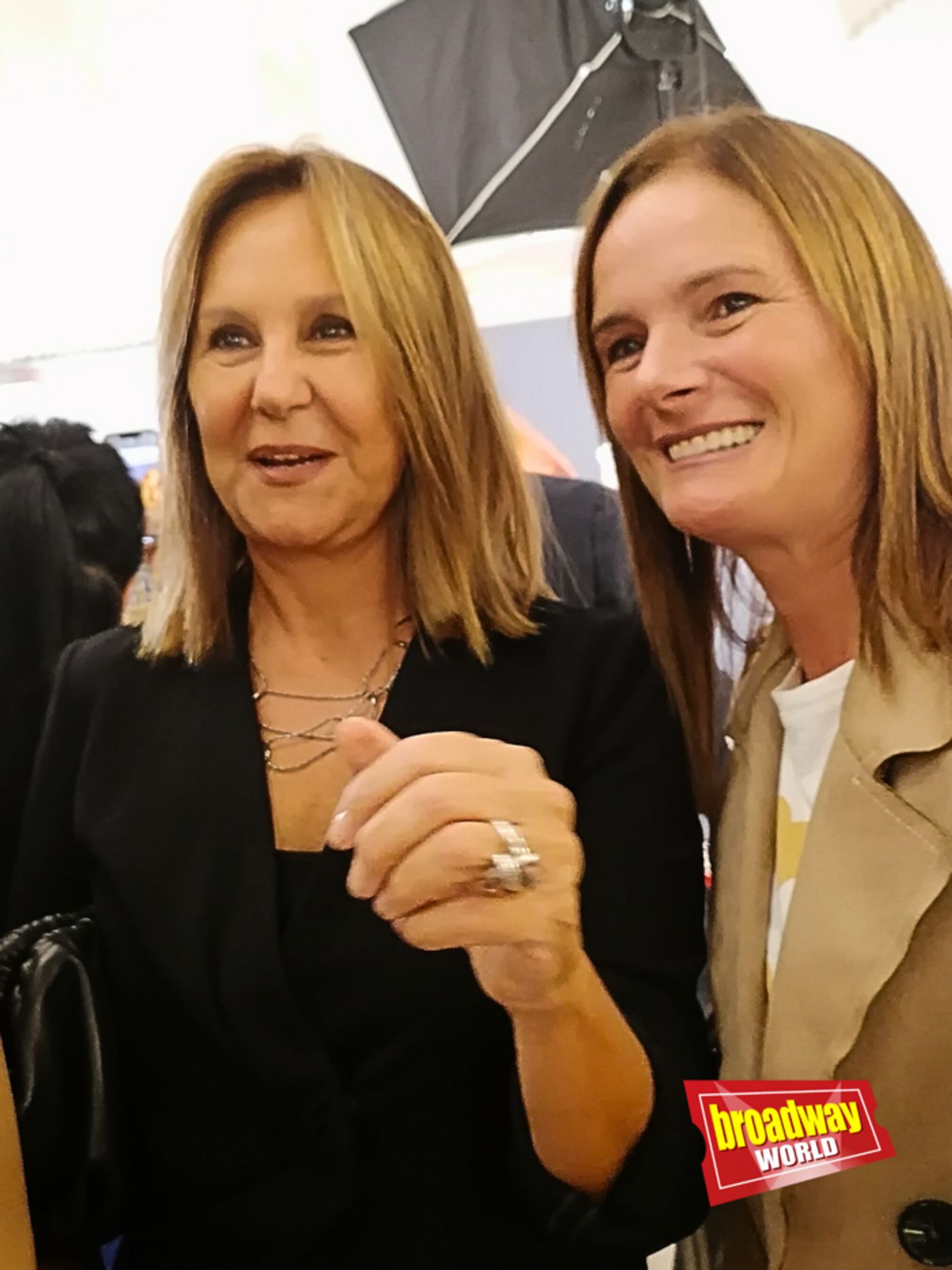 Photos: EL TIEMPO ENTRE COSTURAS se estrena oficialmente en el Apolo de Barcelona  Image