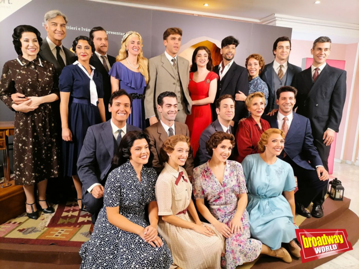 Photos: EL TIEMPO ENTRE COSTURAS se estrena oficialmente en el Apolo de Barcelona  Image