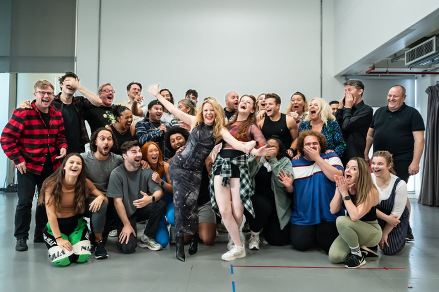 Photos/Video: Kylie Minogue Visits the Cast of I SHOULD BE SO LUCKY in Rehearsal  Image