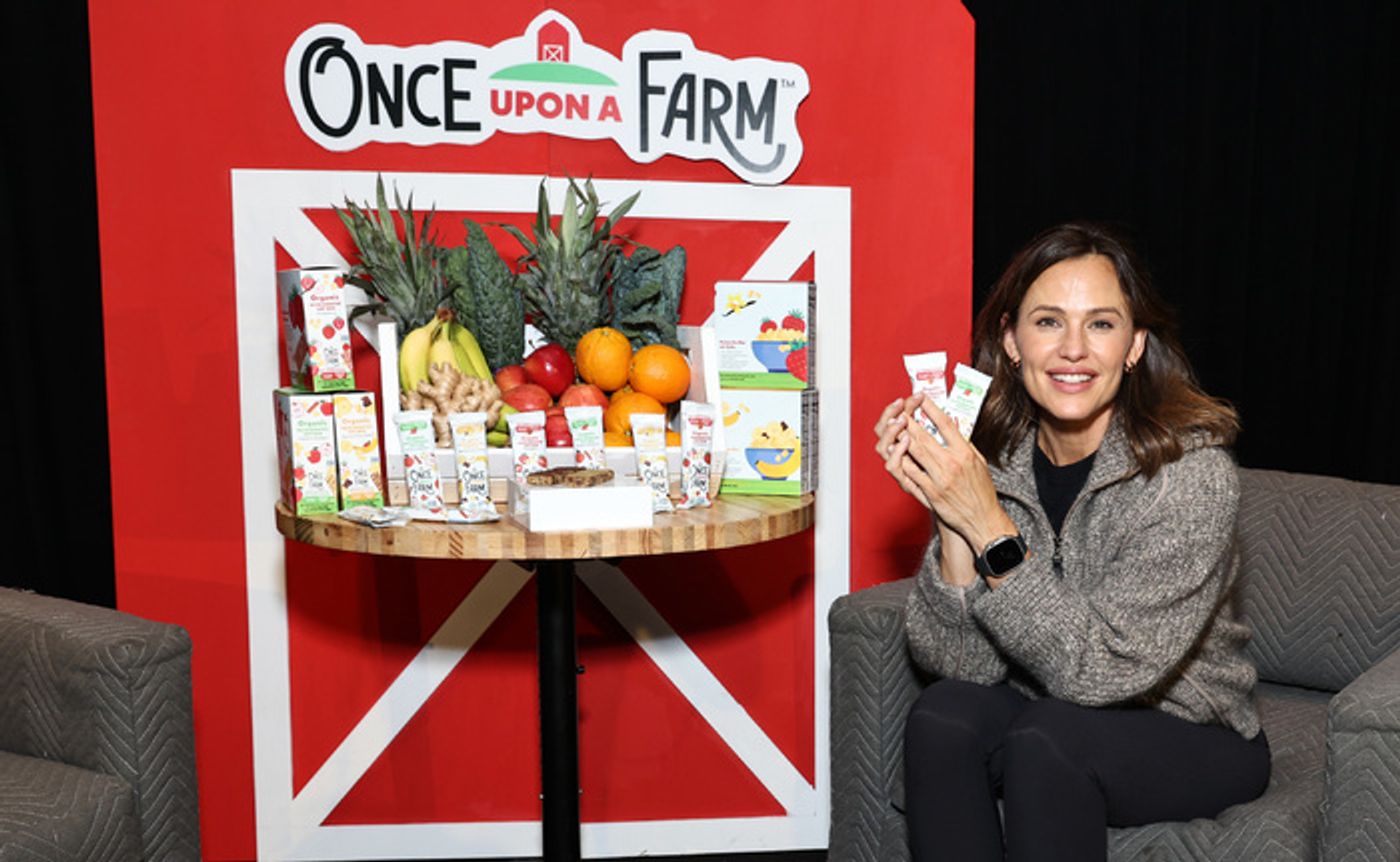 Photos: Jennifer Garner Celebrates Once Upon A Farm Refrigerated Oat Bar Launch in Brooklyn  Image