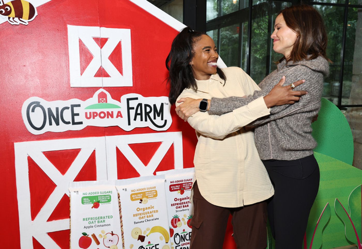 Photos: Jennifer Garner Celebrates Once Upon A Farm Refrigerated Oat Bar Launch in Brooklyn  Image