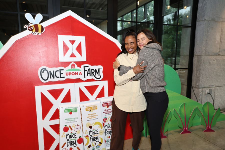 Photos: Jennifer Garner Celebrates Once Upon A Farm Refrigerated Oat Bar Launch in Brooklyn  Image