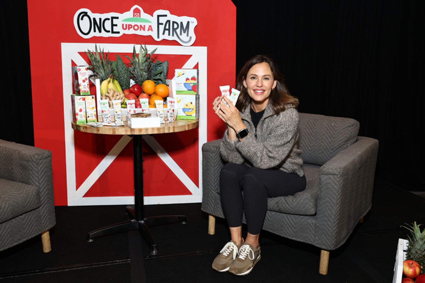 Photos: Jennifer Garner Celebrates Once Upon A Farm Refrigerated Oat Bar Launch in Brooklyn  Image