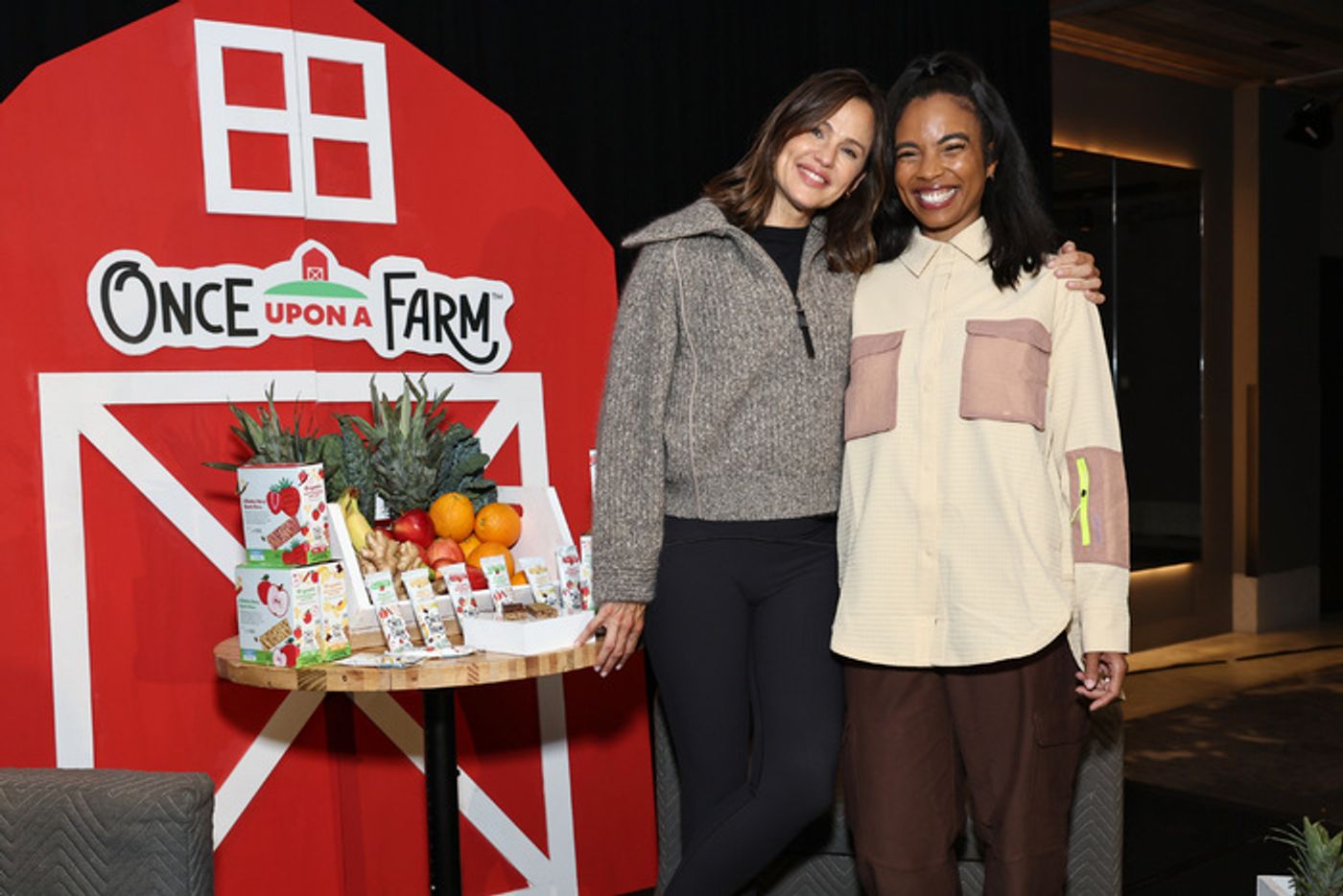Photos: Jennifer Garner Celebrates Once Upon A Farm Refrigerated Oat Bar Launch in Brooklyn  Image