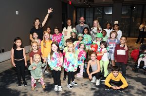 Jennifer Garner and young guests @ BroadwayWorld Jennifer Garner and young guests Photo