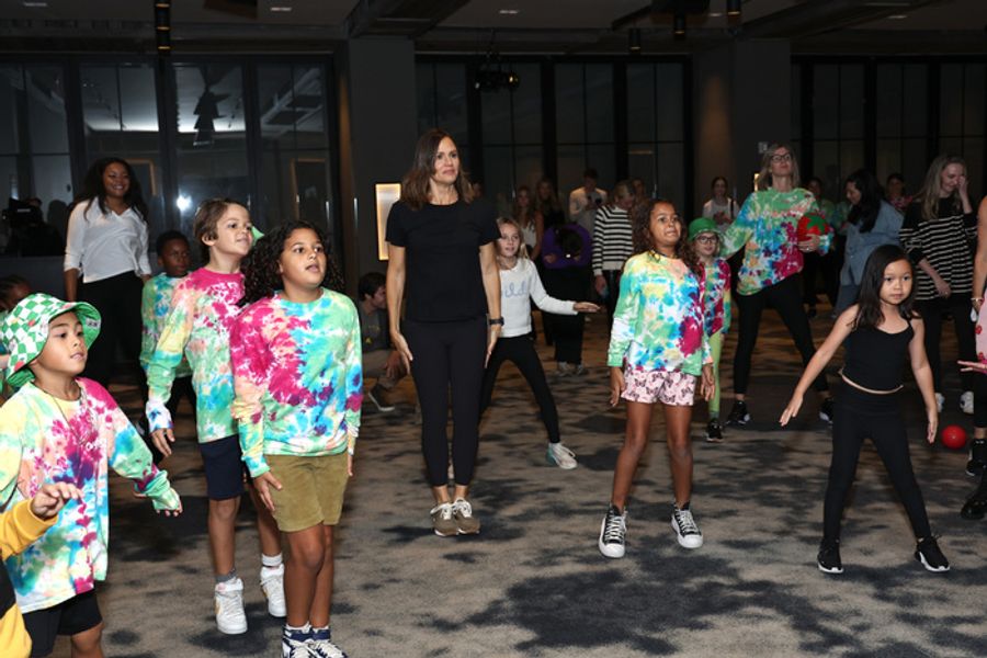 Photos: Jennifer Garner Celebrates Once Upon A Farm Refrigerated Oat Bar Launch in Brooklyn  Image