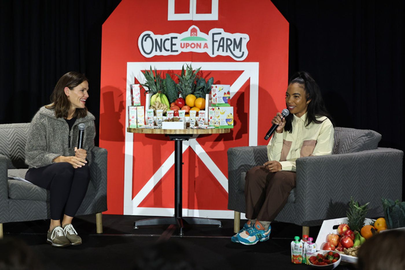 Photos: Jennifer Garner Celebrates Once Upon A Farm Refrigerated Oat Bar Launch in Brooklyn  Image