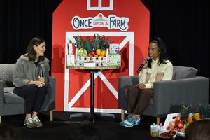 Jennifer Garner and Dr. Chelsea Roberts Photo