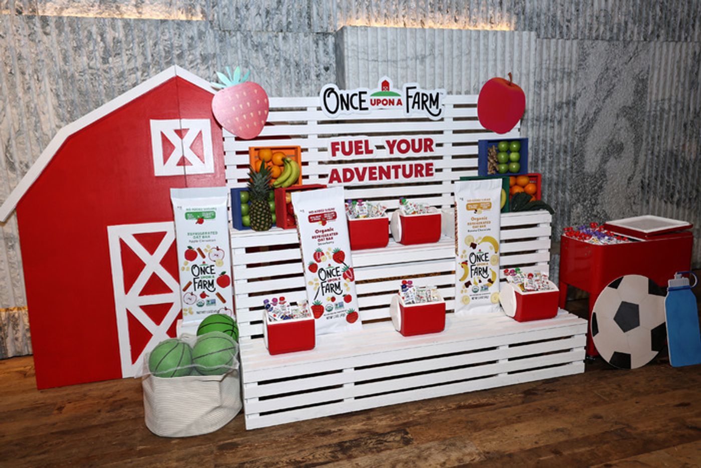 Photos: Jennifer Garner Celebrates Once Upon A Farm Refrigerated Oat Bar Launch in Brooklyn  Image