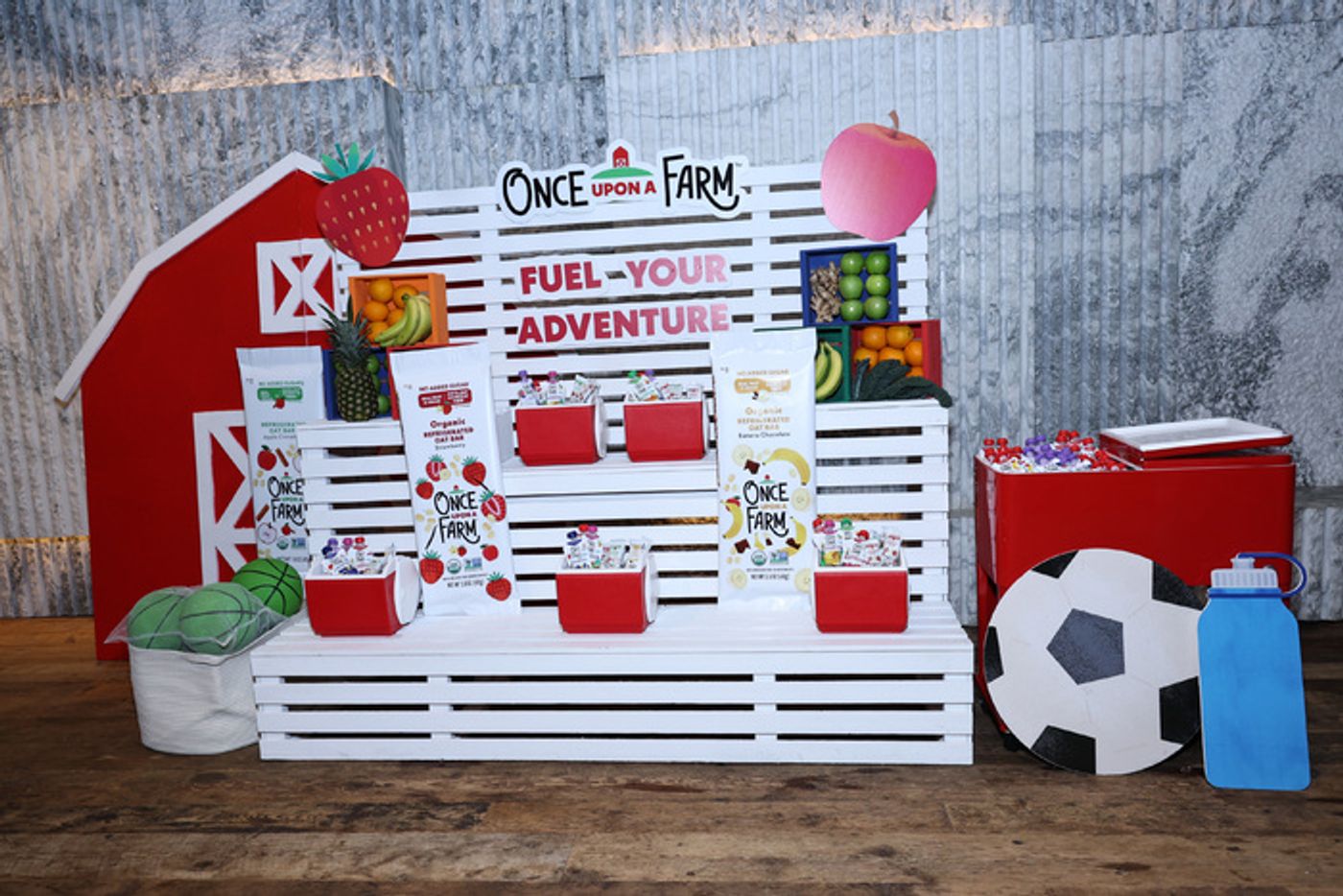 Photos: Jennifer Garner Celebrates Once Upon A Farm Refrigerated Oat Bar Launch in Brooklyn  Image