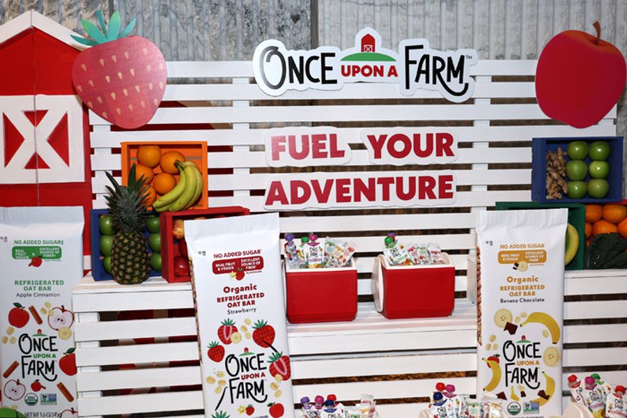 Photos: Jennifer Garner Celebrates Once Upon A Farm Refrigerated Oat Bar Launch in Brooklyn  Image