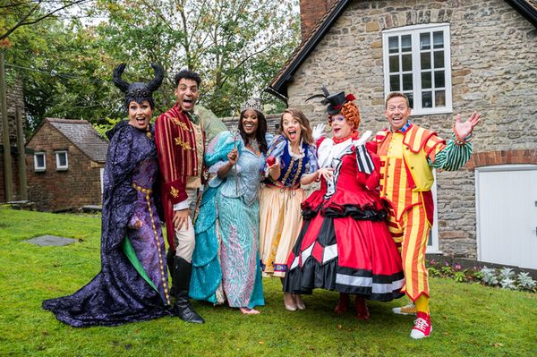 Niki Colwell Evans, Gyasi Sheppy, Kelle Bryan, Evie Pickerill, Ian Adams, Tam Ryan Photo