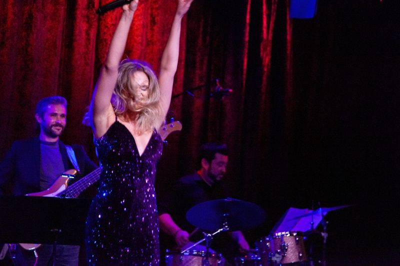 Review: Jen Brett Makes NYC Solo Show Debut At Birdland With MOSAIC Image