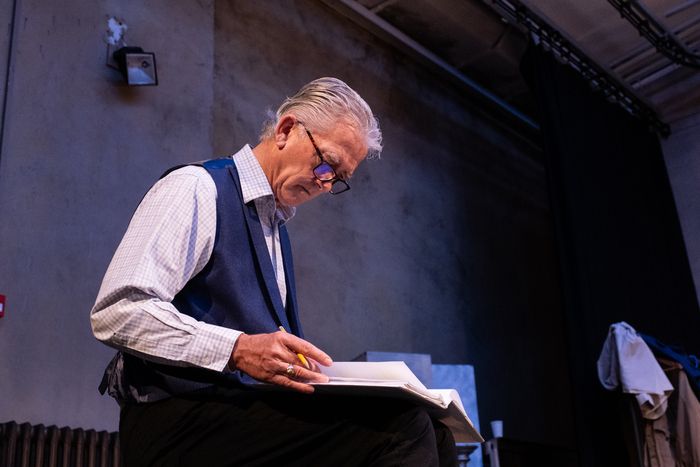 Photos: Inside Rehearsal and Full Cast Set For TWELVE ANGRY MEN on UK Tour  Image