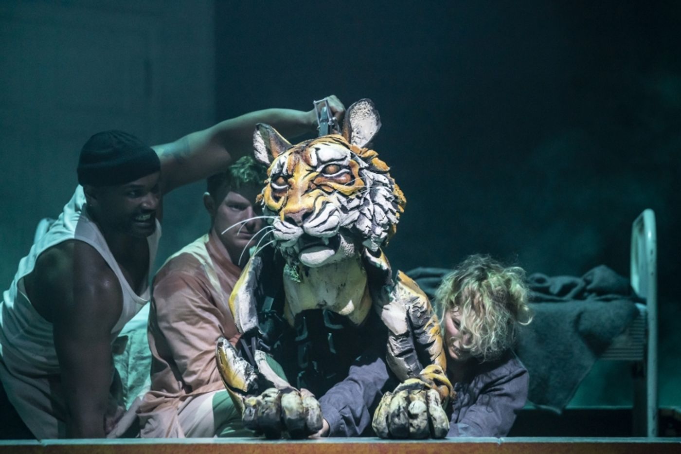 Feature: CARRE BRENGT AWARD-WINNING TONEELSENSATIE LIFE OF PI NAAR NEDERLAND! Feature: CARRE BRENGT AWARD-WINNING TONEELSENSATIE LIFE OF PI NAAR NEDERLAND! Image