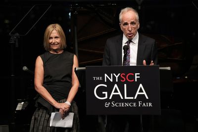 Janet Zucker and Jerry Zucker  Photo