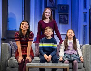 Giselle Guiterrez (Lydia Hillard), Maggie Lakis (Miranda Hillard), Cody Braverman
(Ch Photo