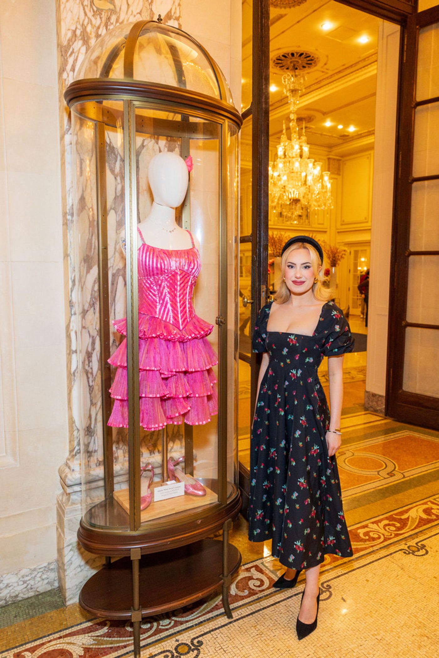 Photos: WICKED Stars Alyssa Fox and McKenzie Kurtz Enjoy the Plaza Hotel's WICKED-Themed Tea  Image