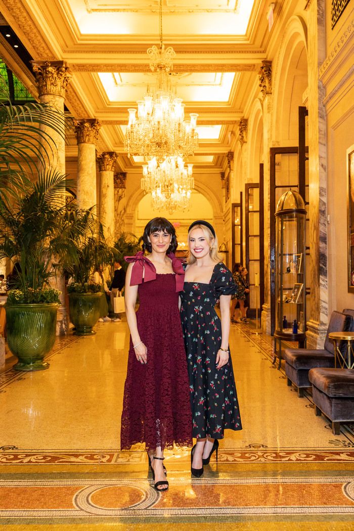 Photos: WICKED Stars Alyssa Fox and McKenzie Kurtz Enjoy the Plaza Hotel's WICKED-Themed Tea — photo 14 of 15