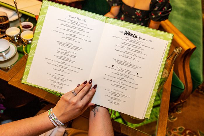 Photos: WICKED Stars Alyssa Fox and McKenzie Kurtz Enjoy the Plaza Hotel's WICKED-Themed Tea — photo 1 of 15