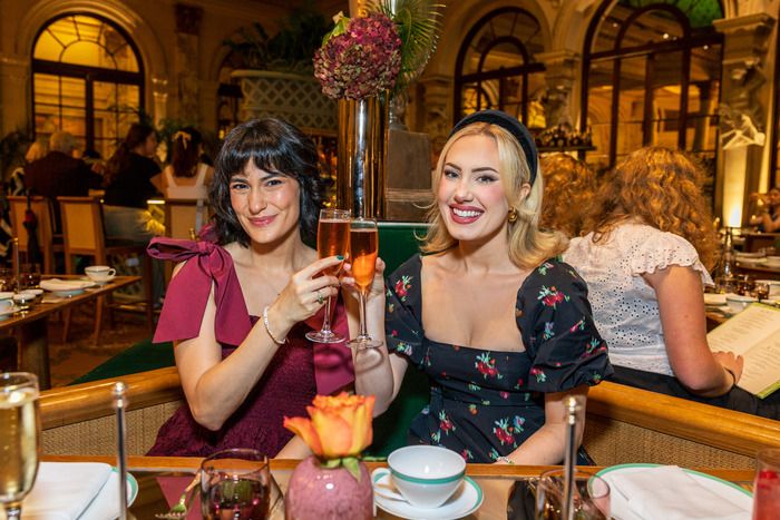Photos: WICKED Stars Alyssa Fox and McKenzie Kurtz Enjoy the Plaza Hotel's WICKED-Themed Tea — photo 3 of 15