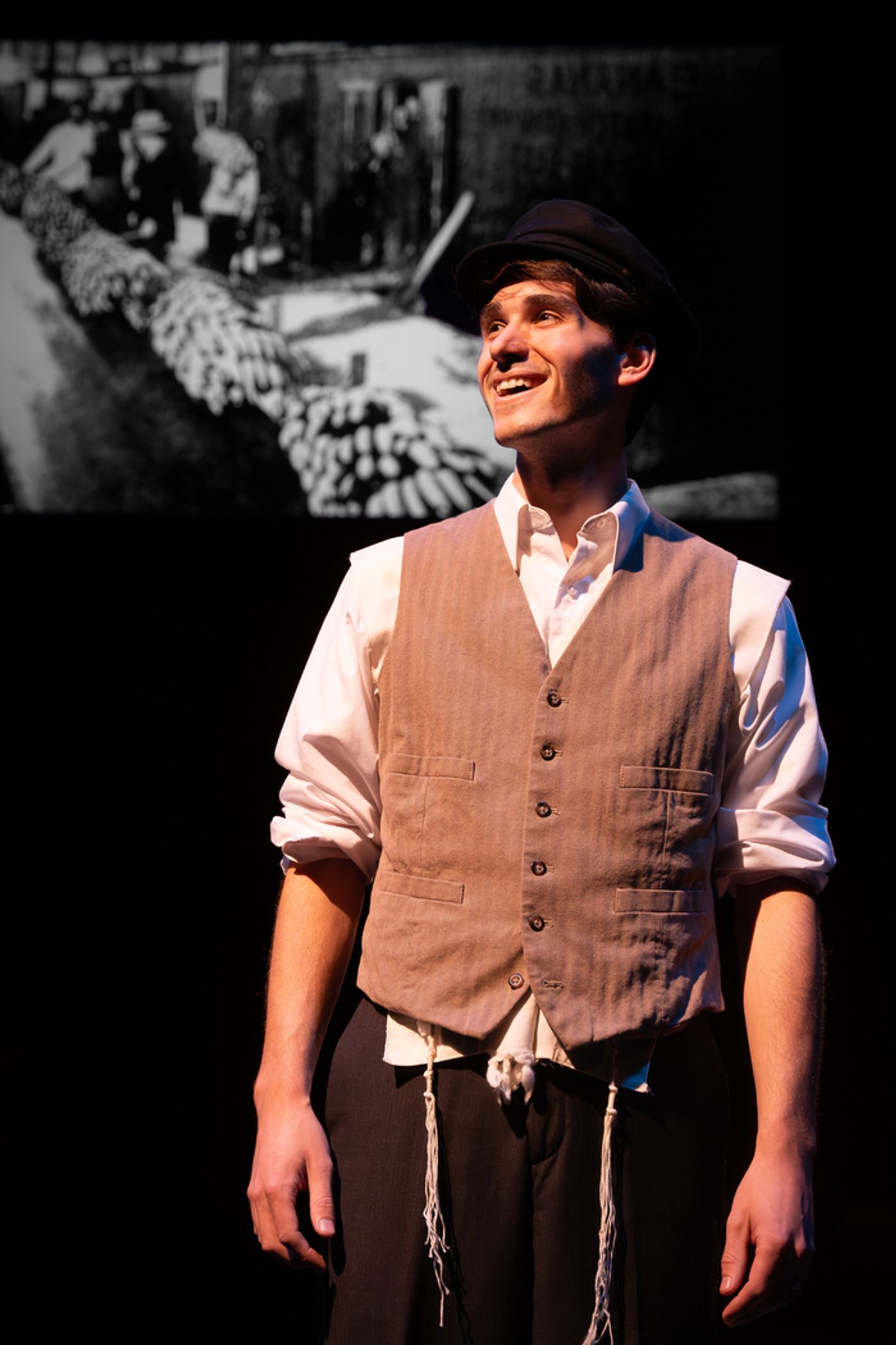 Photos: First Look At THE IMMIGRANT At The New Jewish Theatre  Image