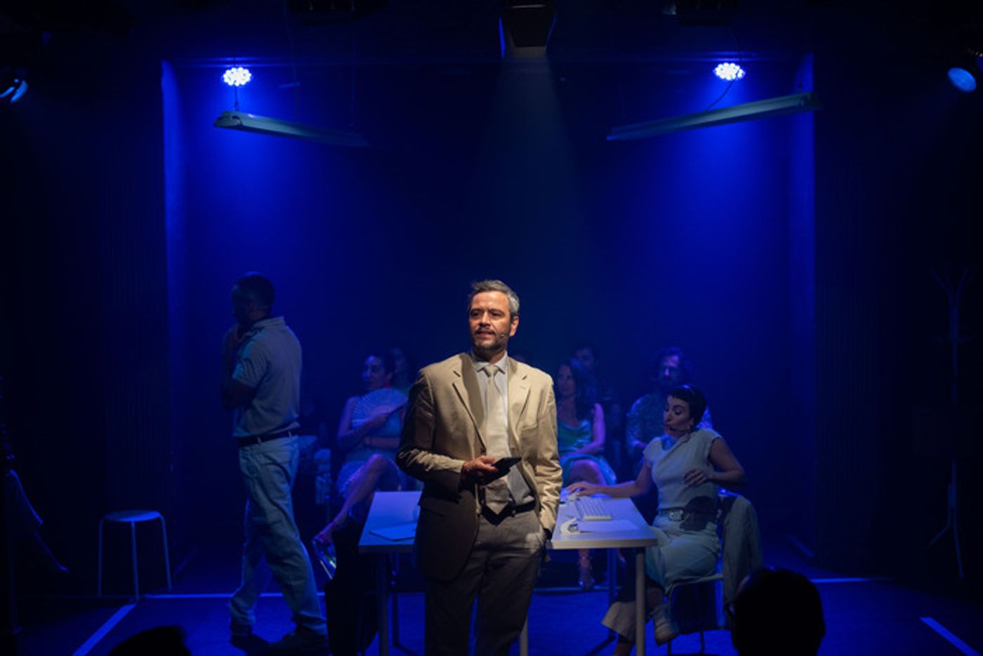 Photos: Nuevas fotos de escena de ATRAPADAS EN LA OFI en el Lara Photos: Nuevas fotos de escena de ATRAPADAS EN LA OFI en el Lara Image