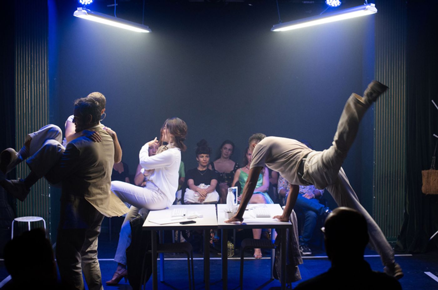 Photos: Nuevas fotos de escena de ATRAPADAS EN LA OFI en el Lara Photos: Nuevas fotos de escena de ATRAPADAS EN LA OFI en el Lara Image