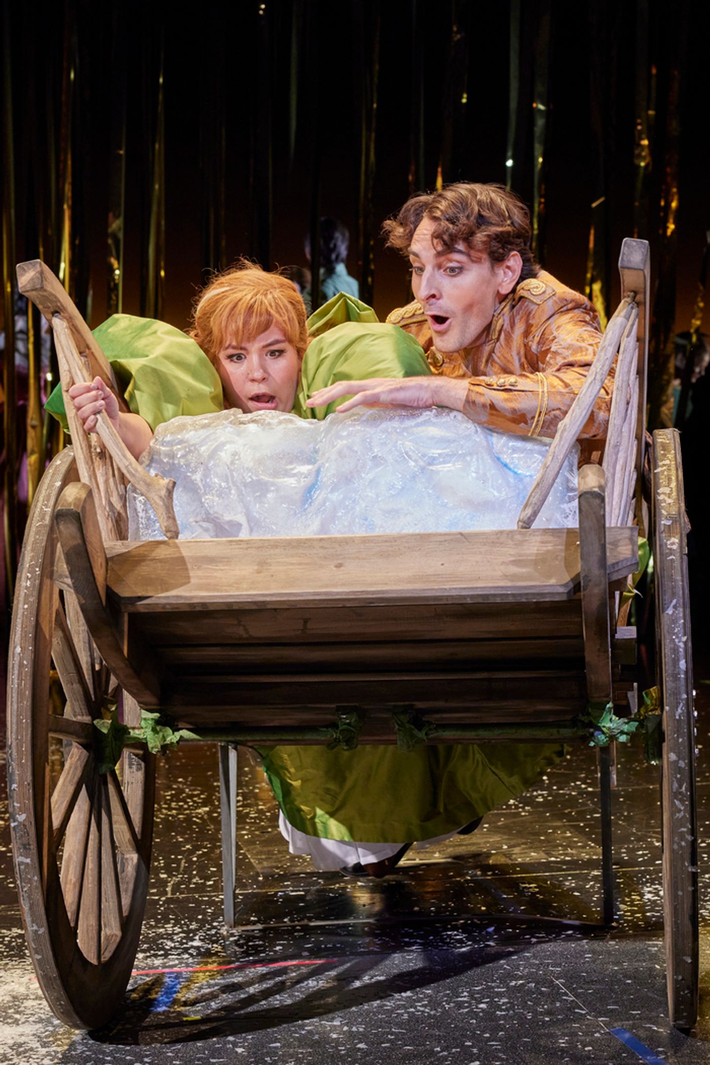 Photos: Get a First Look at Non-Replica FROZEN at Norway's Det Norske Teatret  Image