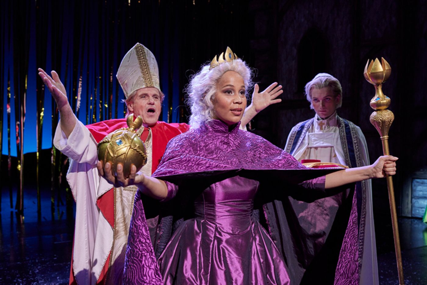 Photos: Get a First Look at Non-Replica FROZEN at Norway's Det Norske Teatret  Image