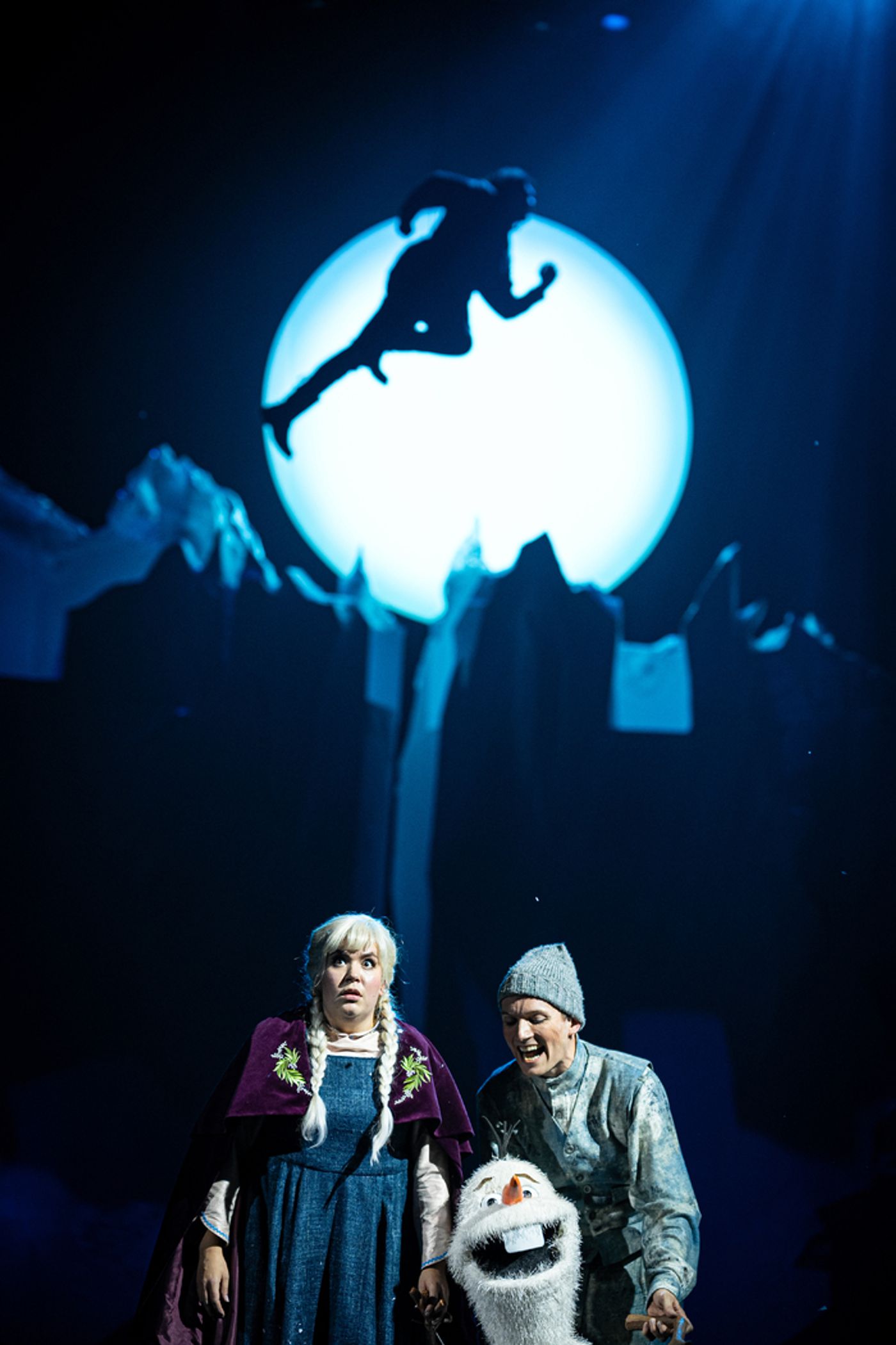Photos: Get a First Look at Non-Replica FROZEN at Norway's Det Norske Teatret  Image