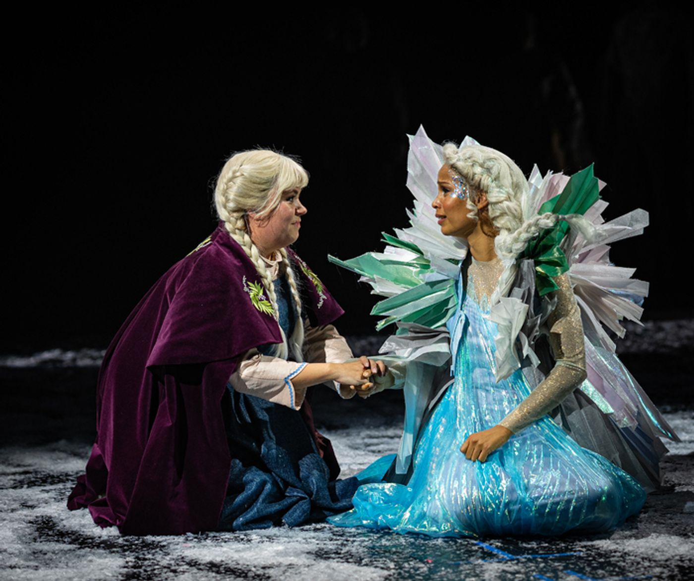Photos: Get a First Look at Non-Replica FROZEN at Norway's Det Norske Teatret  Image