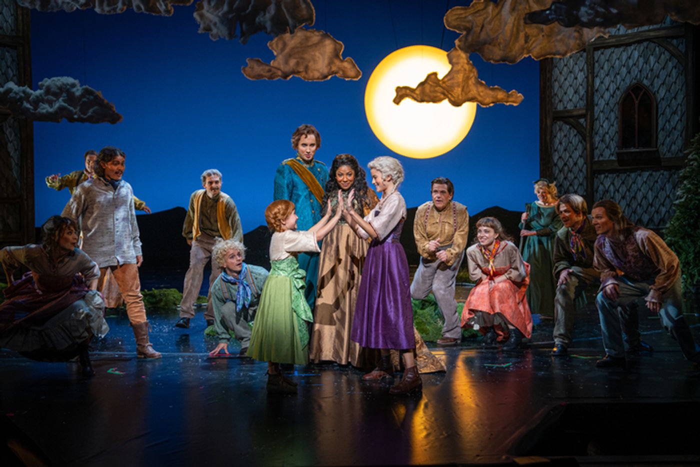 Photos: Get a First Look at Non-Replica FROZEN at Norway's Det Norske Teatret  Image