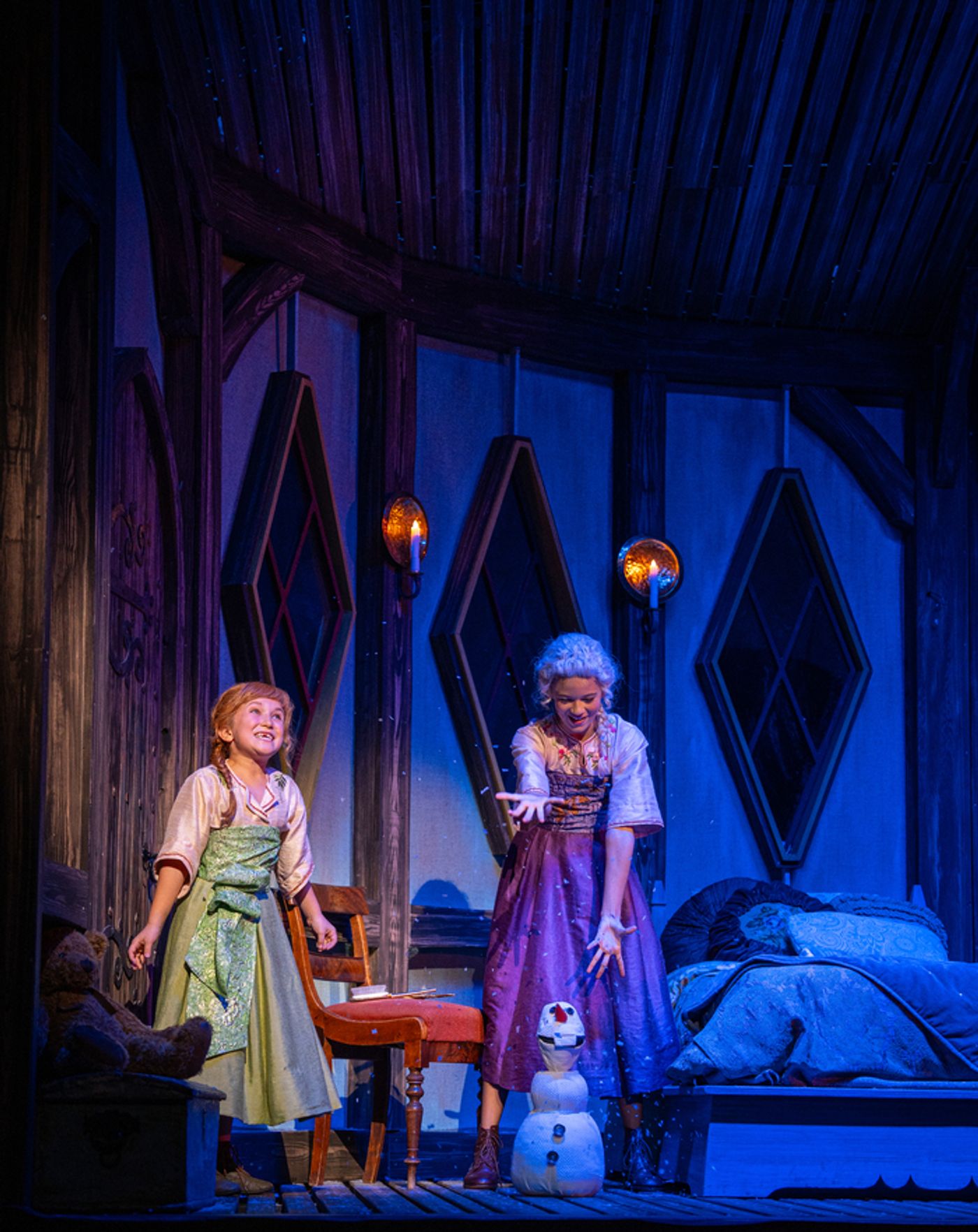Photos: Get a First Look at Non-Replica FROZEN at Norway's Det Norske Teatret  Image