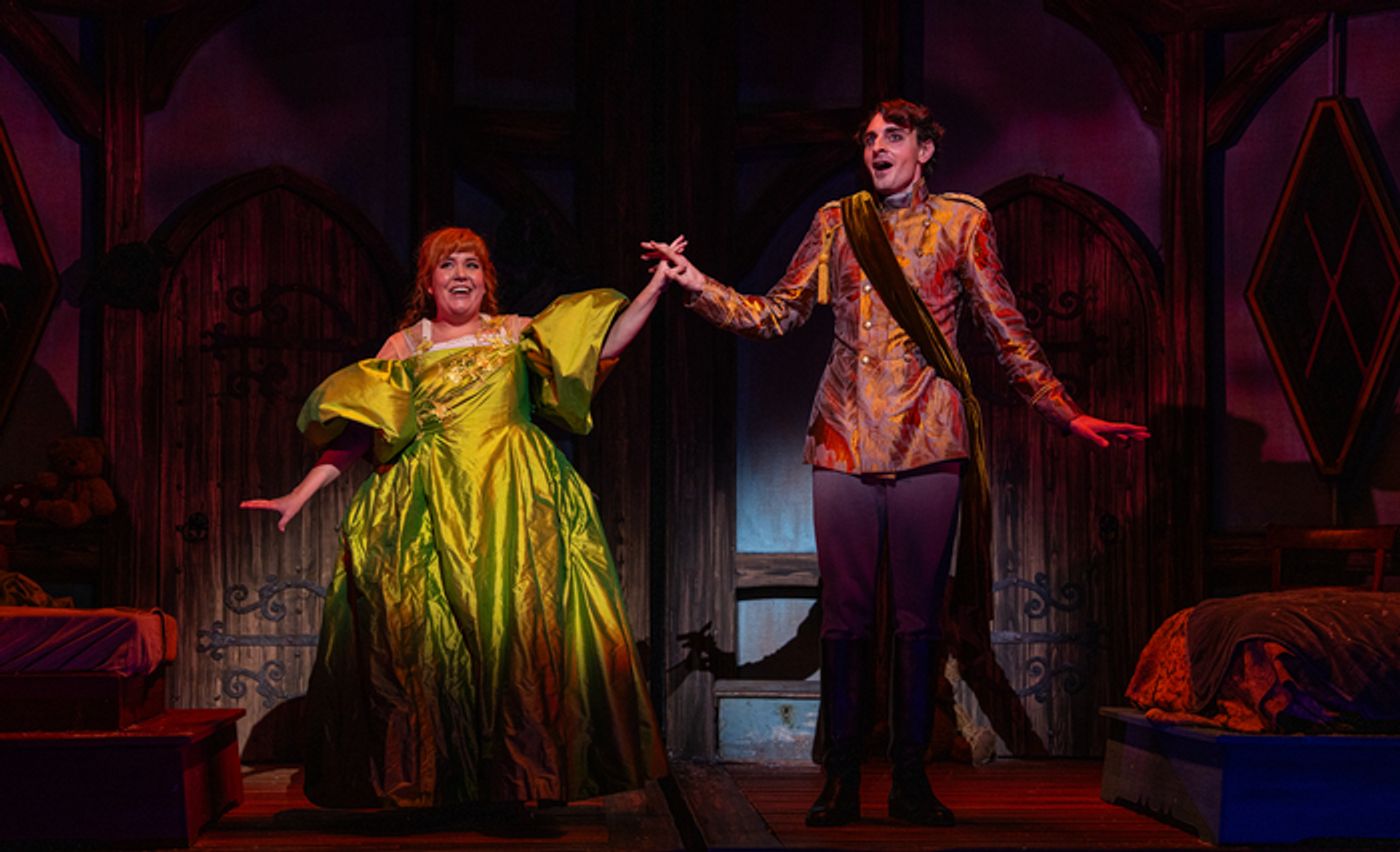 Photos: Get a First Look at Non-Replica FROZEN at Norway's Det Norske Teatret  Image