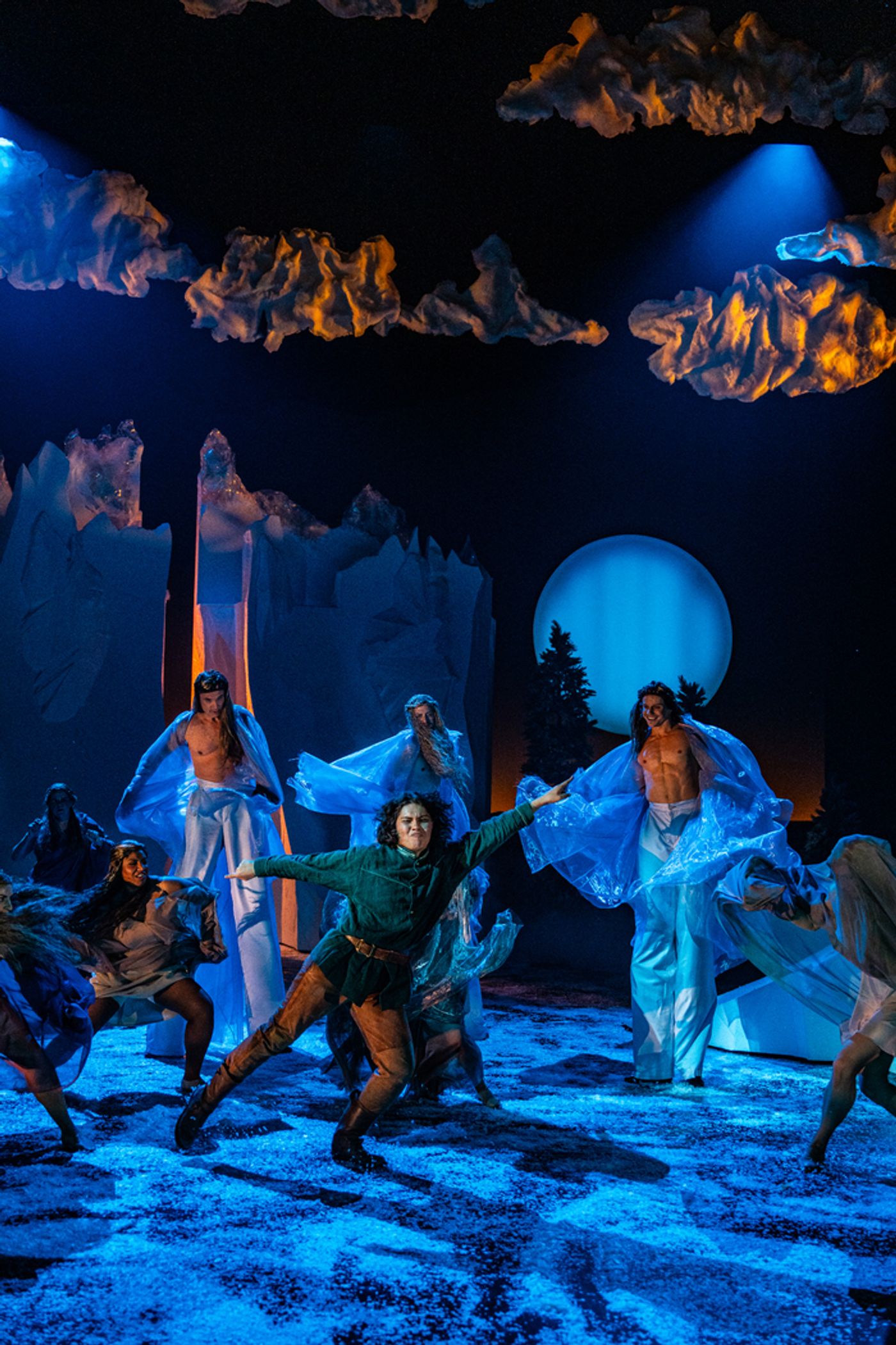 Photos: Get a First Look at Non-Replica FROZEN at Norway's Det Norske Teatret  Image