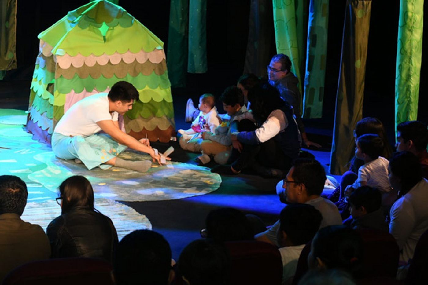 Photos: Las Funciones Relajadas Del Inbal Y La Coordinación Nacional De Teatro Presentaron La Obra Un Jardín Photos: Las Funciones Relajadas Del Inbal Y La Coordinación Nacional De Teatro Presentaron La Obra Un Jardín Image