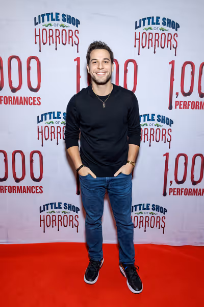 Skylar Astin Photo