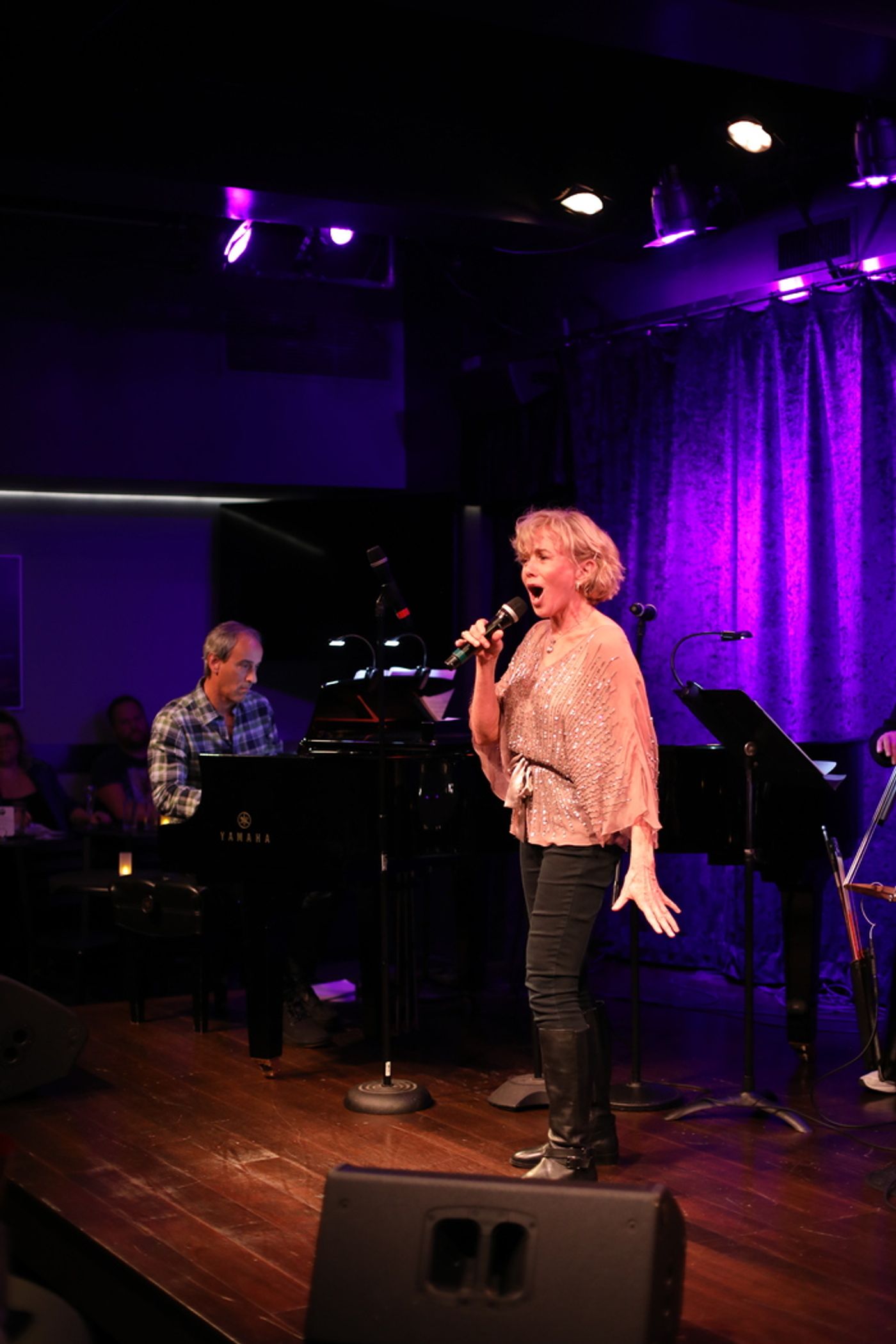Photos: October 10th THE LINEUP WITH SUSIE MOSHER Shines Bright With Starry Talents Photos: October 10th THE LINEUP WITH SUSIE MOSHER Shines Bright With Starry Talents Image