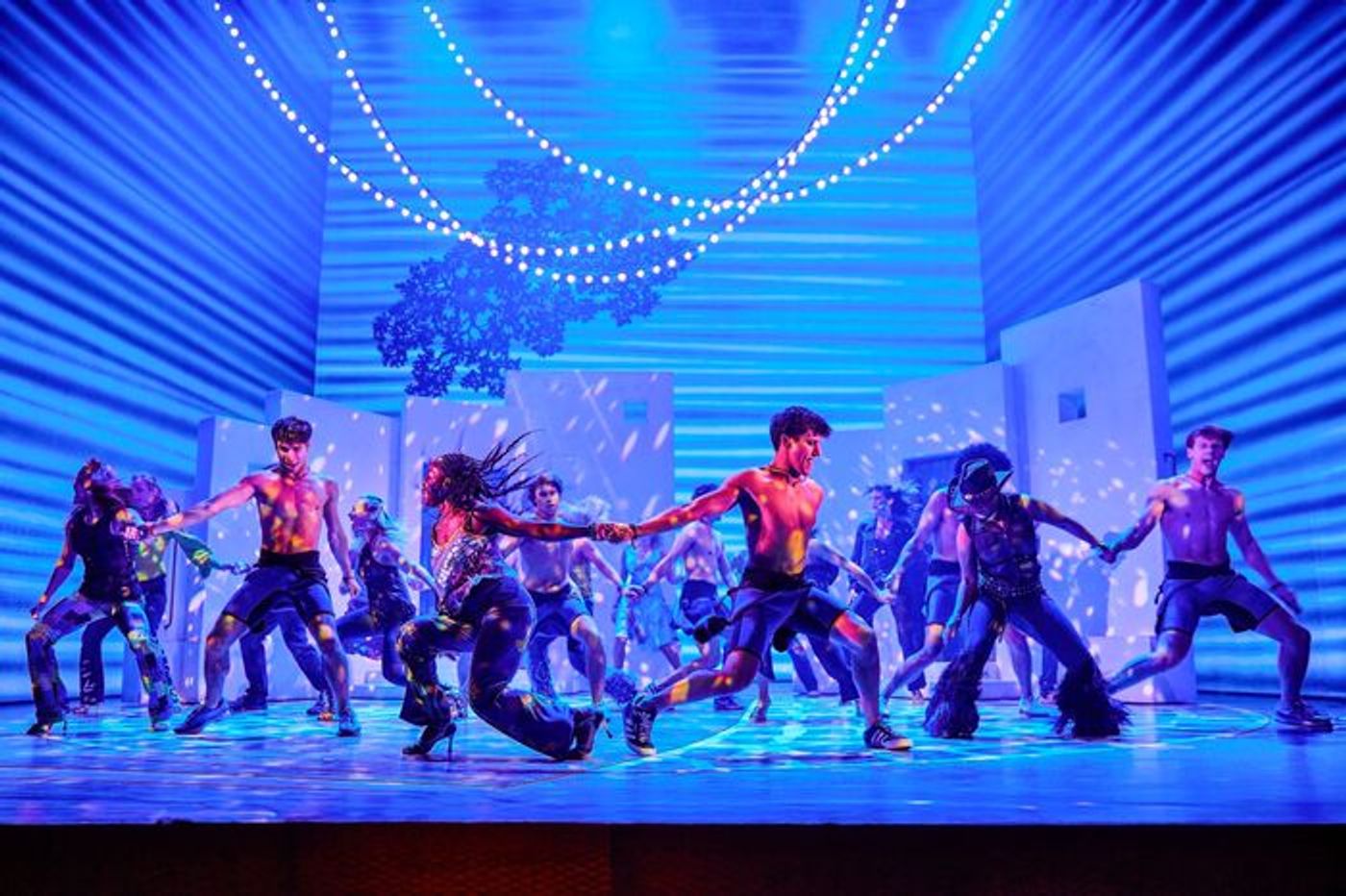 Photos/Video: First Look at the New Cast of MAMMA MIA! in the West End  Image