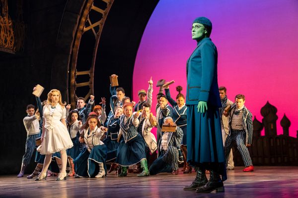 McKenzie Kurtz, Alyssa Fox and the Company Photo