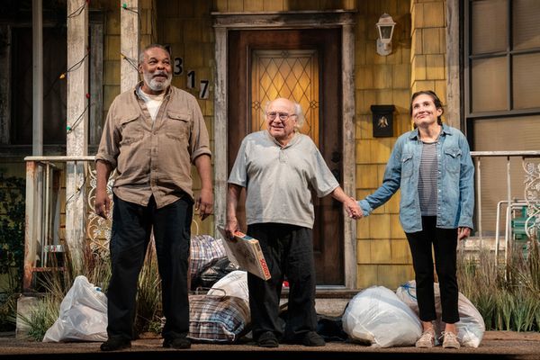 Ray Anthony Thomas, Danny DeVito, Lucy DeVito  Photo