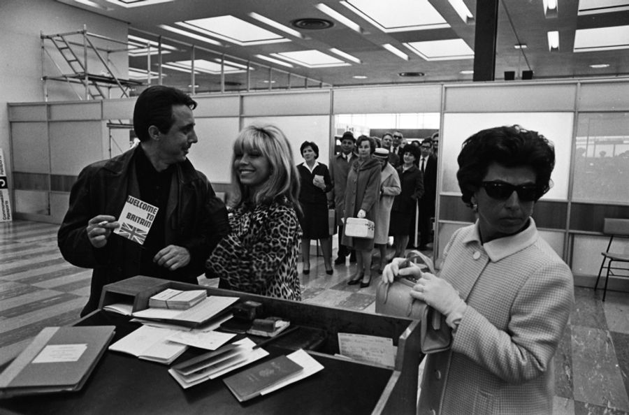 Album Review: Don't Walk, RUN To Get NANCY SINATRA KEEP WALKIN': SINGLES, DEMOS & RARITIES 1965 - 1978  Image