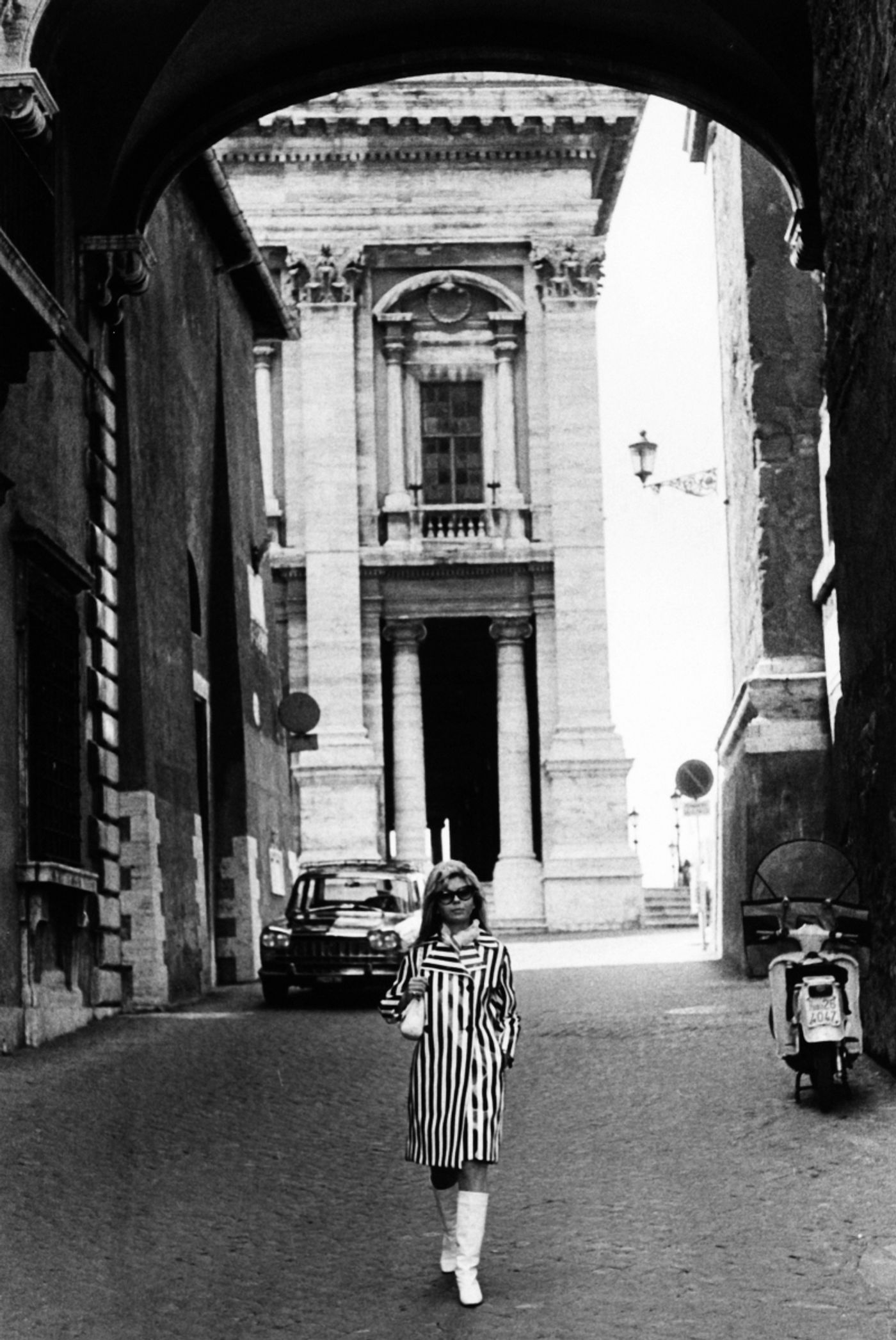 Album Review: Don't Walk, RUN To Get NANCY SINATRA KEEP WALKIN': SINGLES, DEMOS & RARITIES 1965 - 1978  Image