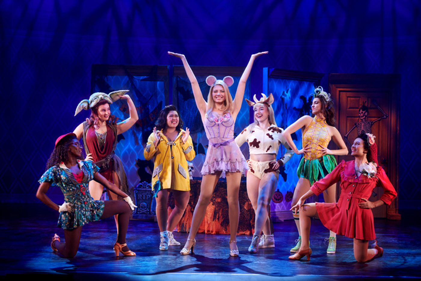 Video/Photos: First Look At the New MEAN GIRLS National Tour! Video/Photos: First Look At the New MEAN GIRLS National Tour! Image