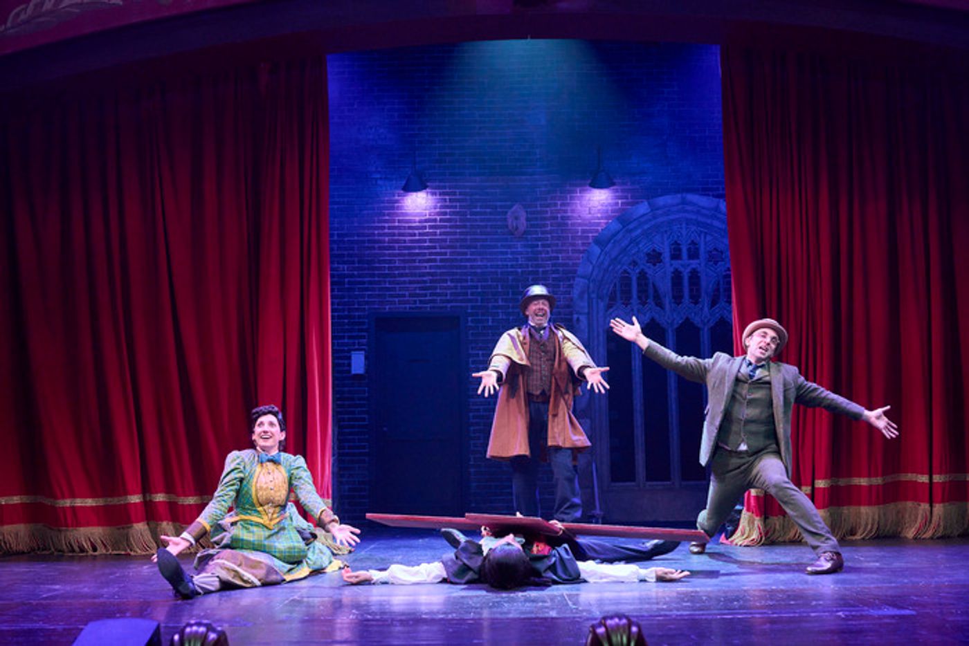 Photos: First Look at Great Lakes Theatre's DRACULA: THE BLOODY TRUTH  Image
