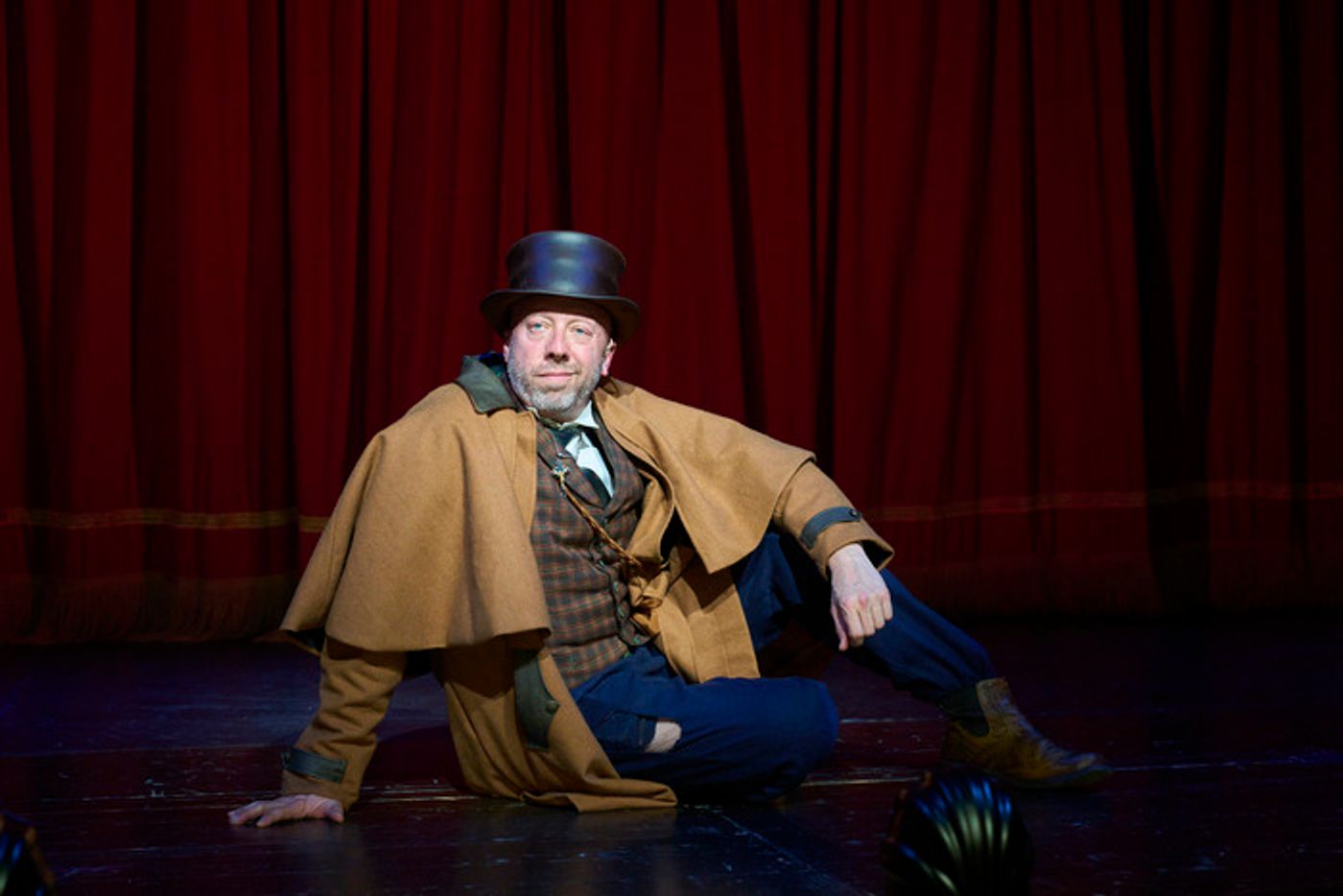 Photos: First Look at Great Lakes Theatre's DRACULA: THE BLOODY TRUTH  Image